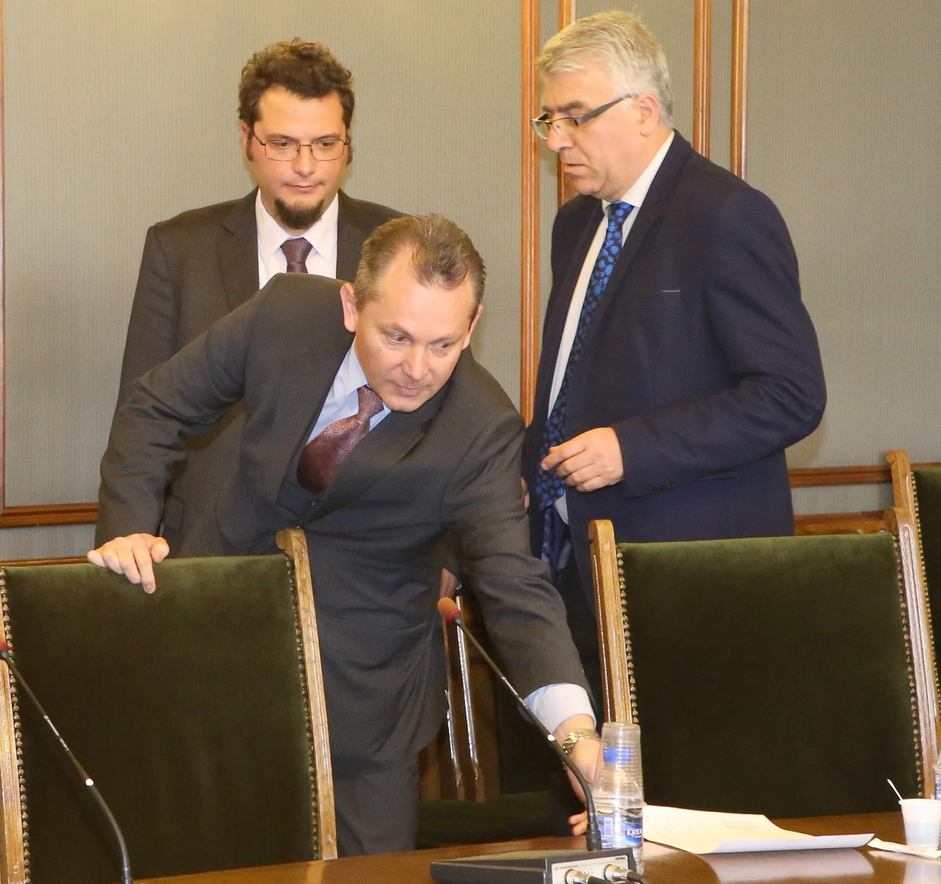 Парламент Временна анкетна комисия за проверка на фактите и обстоятелствата