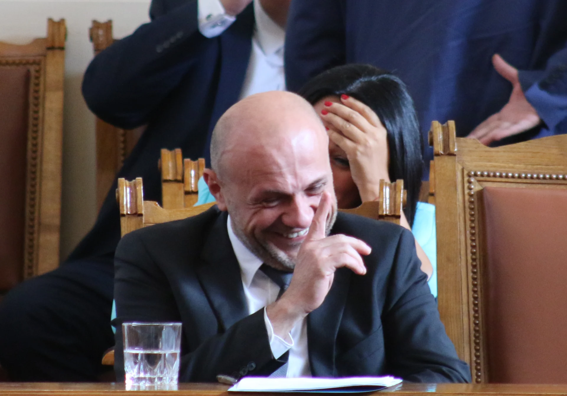 Парламент избор на нови министри
