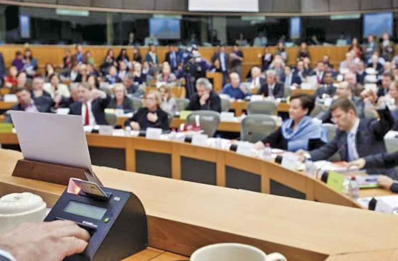 Европейският парламент гласува проектодирективата за ипотечния кредит.