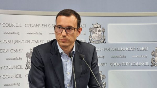 Терзиев съобщи, че е бил с децата си в хижа "Петрохан" през юли