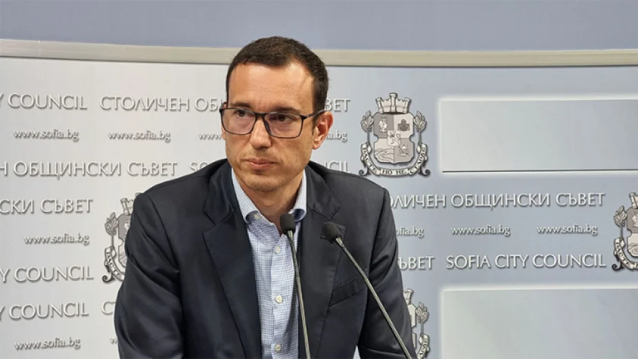 Терзиев съобщи, че е бил с децата си в хижа "Петрохан" през юли