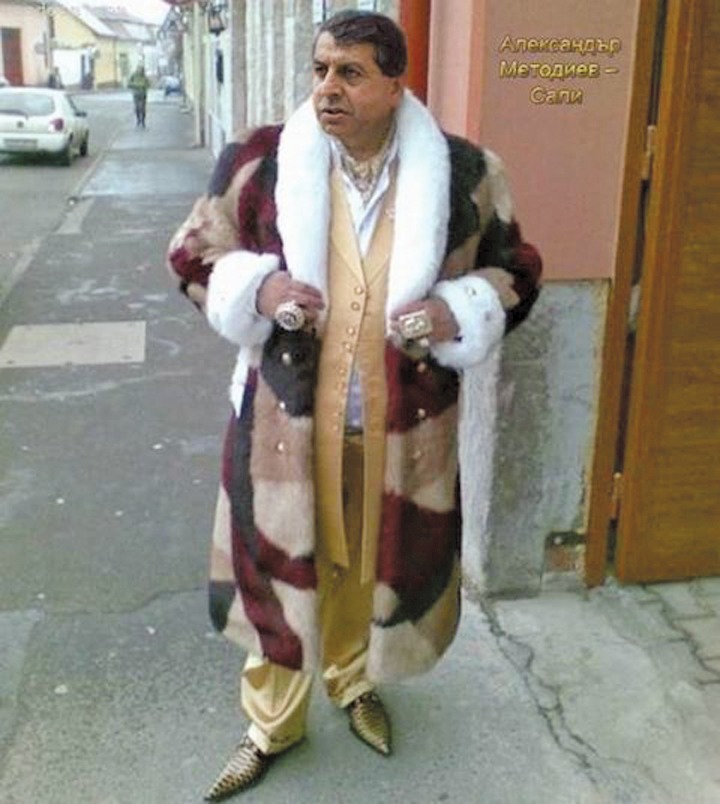 Роми от “Седми квартал” били свързани към електрическата мрежа без електромери. Бат’Сали - министър на енергетиката!