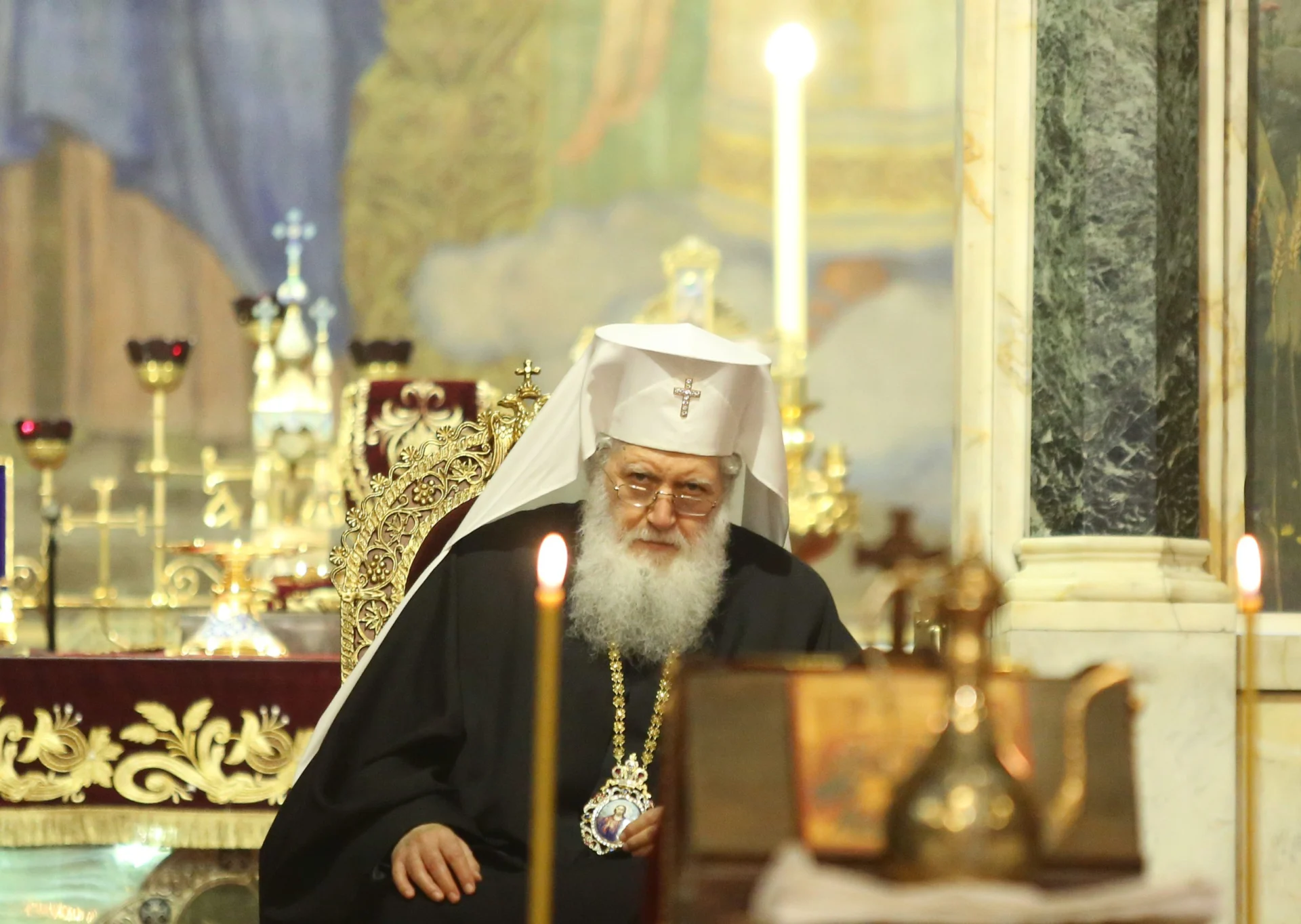 В катедралата „Св. Александър Невски“  се извърши богослужебното чинопоследование „Умовения ног“ с умиване нозете на 12 деца от Първо помощно училище „Проф. дпн Г. Ангушев“
