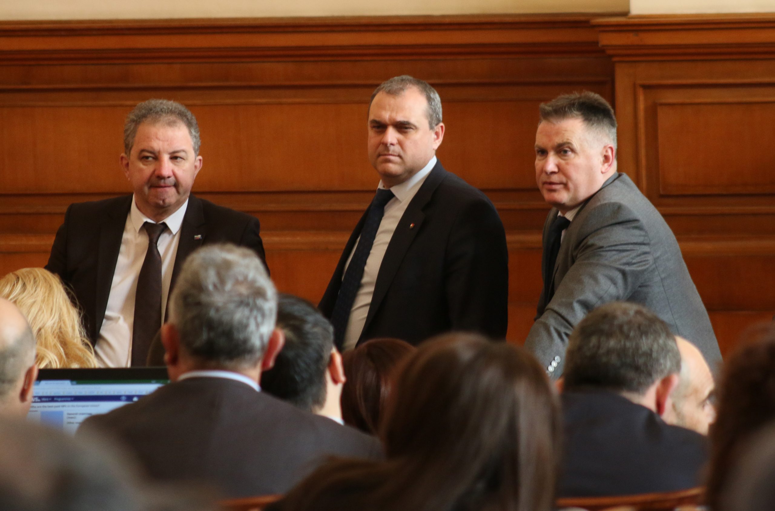 Парламент Борис Ячев  Искрен Веселинов Калин Поповски