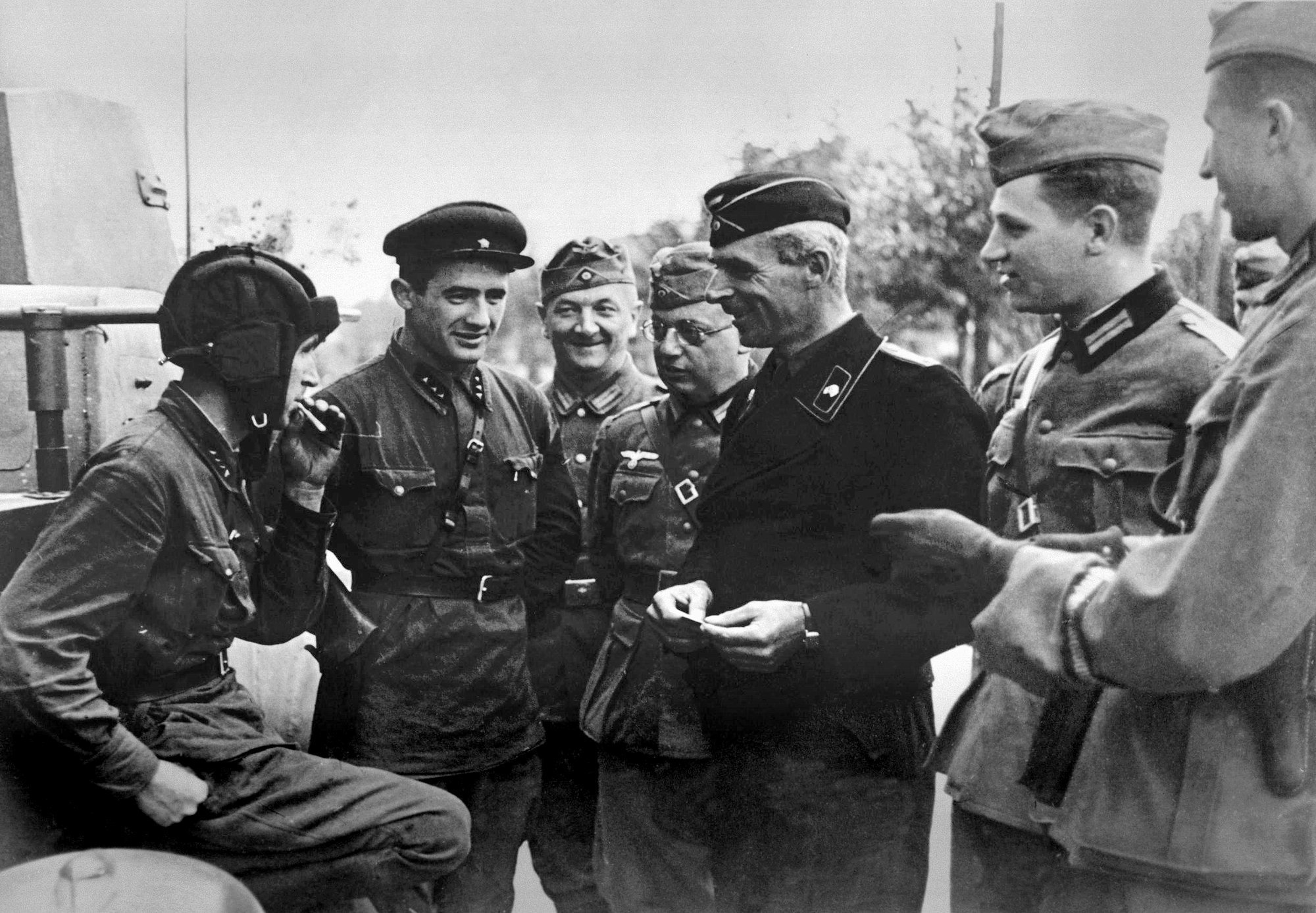 нацистки съветски офицери военни тоталитаризъм полша втора световна война ссср нацистка германия