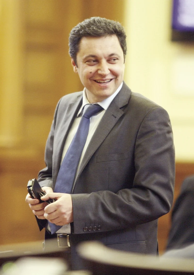 Новата политическа роля на Яне Янев може да размести партийните пластове