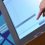 Централната избирателна комисия (ЦИК) представя хартиените бюлетини и демо версията на електронната за вота на 2 октомври машина за гласуване