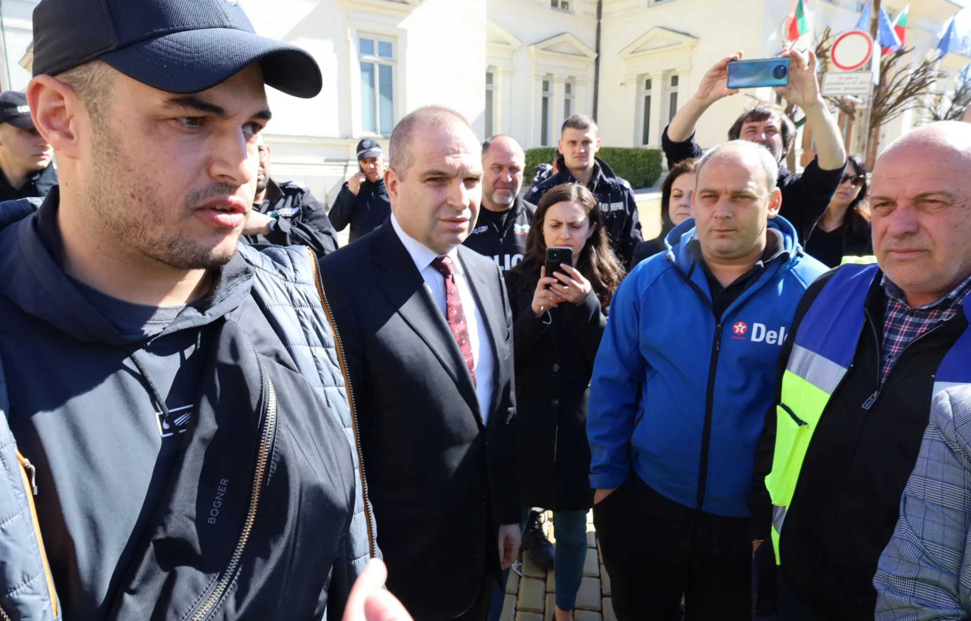Протест на превозвачи пред парламента Гроздан Караджов