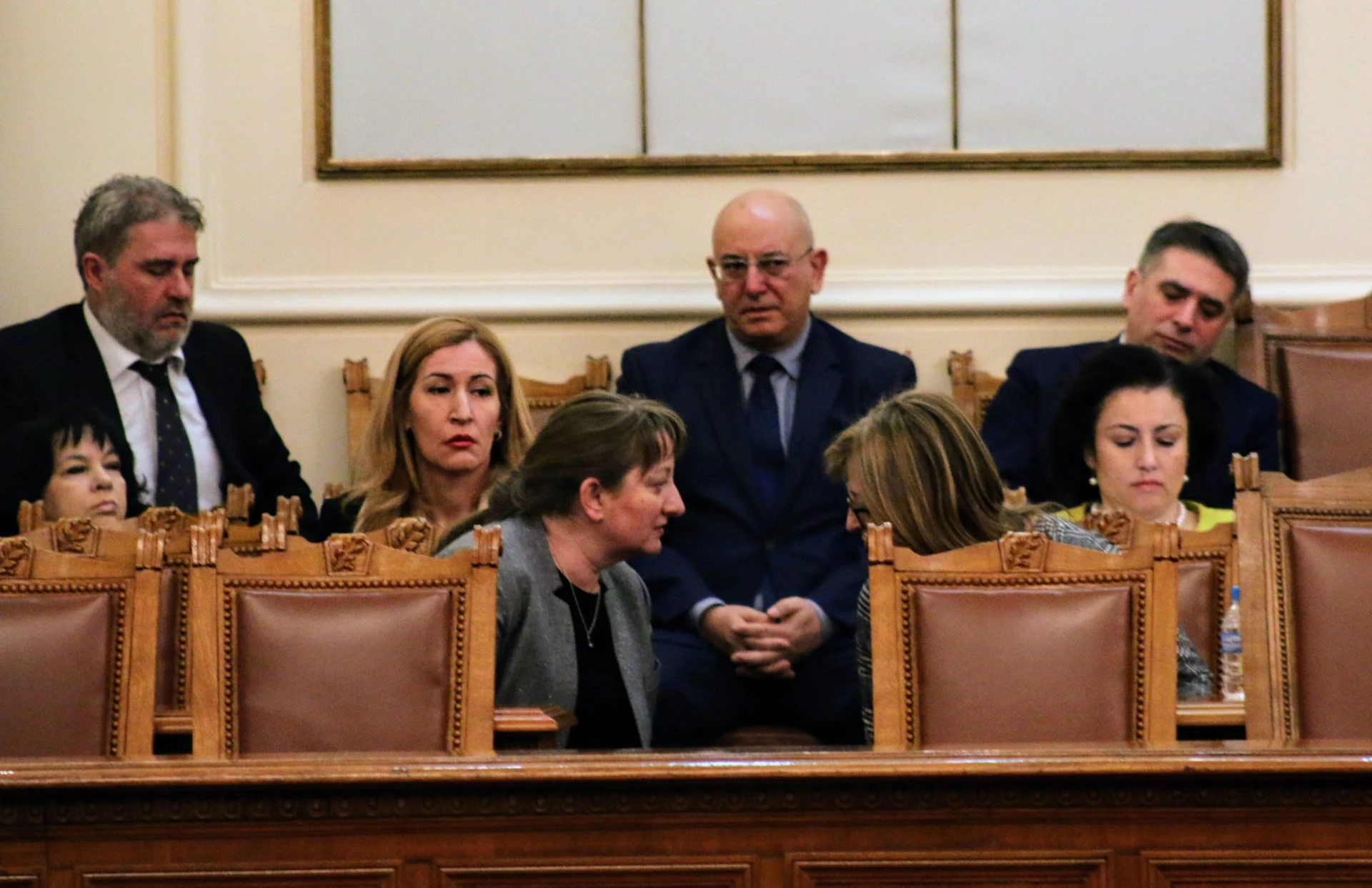 Парламент вот на недоверие