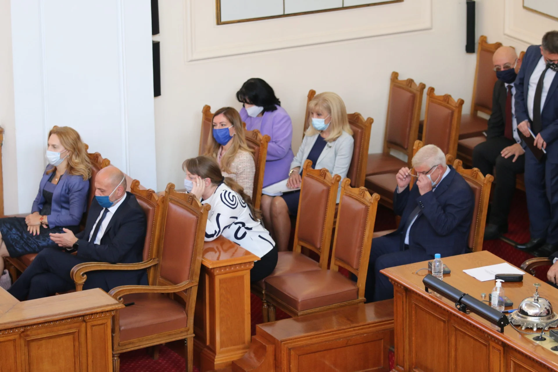 Парламент вот на недоверие