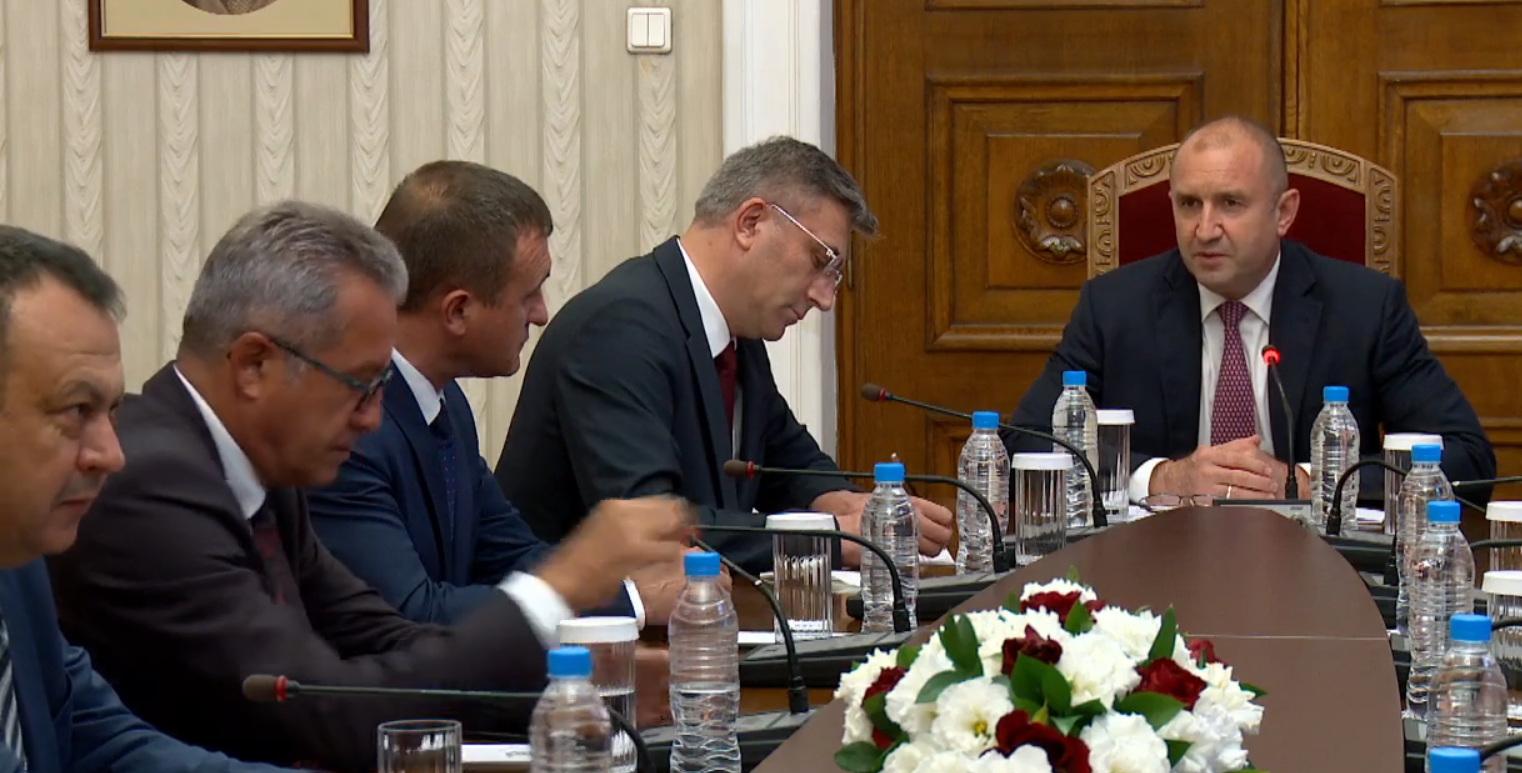 Консултации при президента Радев