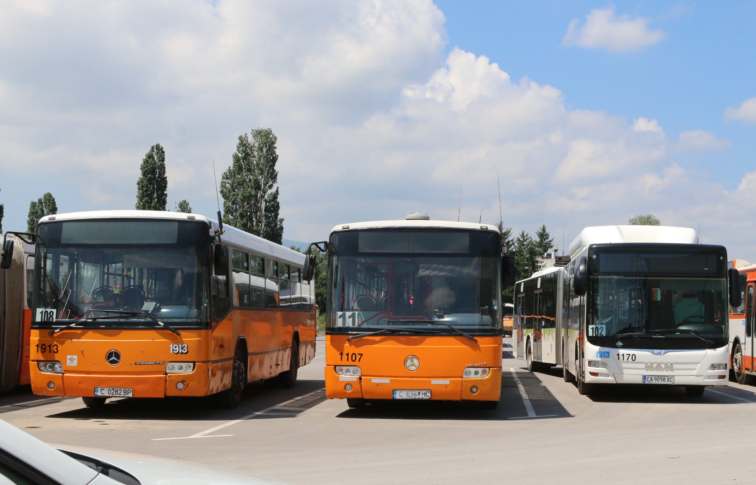 Гараж Земляне автобуси