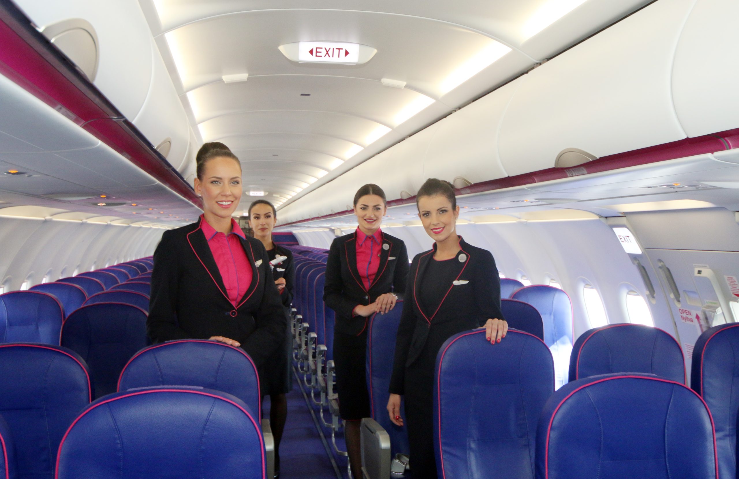 Летище София  Пресконференция  по случай 10 години Wizz Air в България самолет