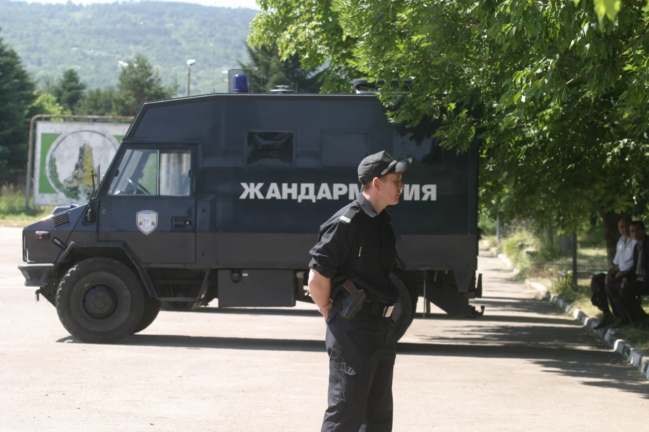 Национална служба полиция Главна дирекция жандармерияПредставяне на  две нови машини с водно оръдие  дарение от Кралство Белгия