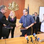 Министерство на МРРБПодписване на 100-ия и 101-ия договори за кредит от Фонд ФЛАГ Емил Савов - изпълнителен директор на фонд ФЛАГПетър Дулев - кмет на община Белене  Росен Плевнелиев - министър на МРРБНона Караджова - министър на околната среда и водите