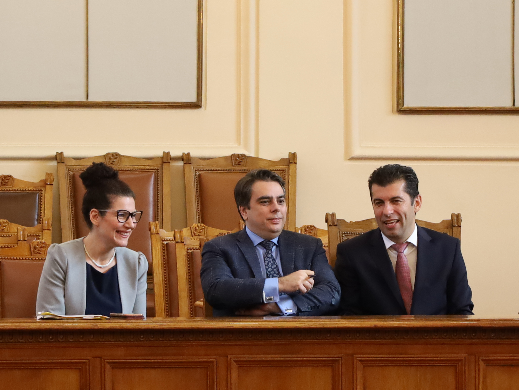 Парламент Калина Константинова Асен Василев Кирил Петков