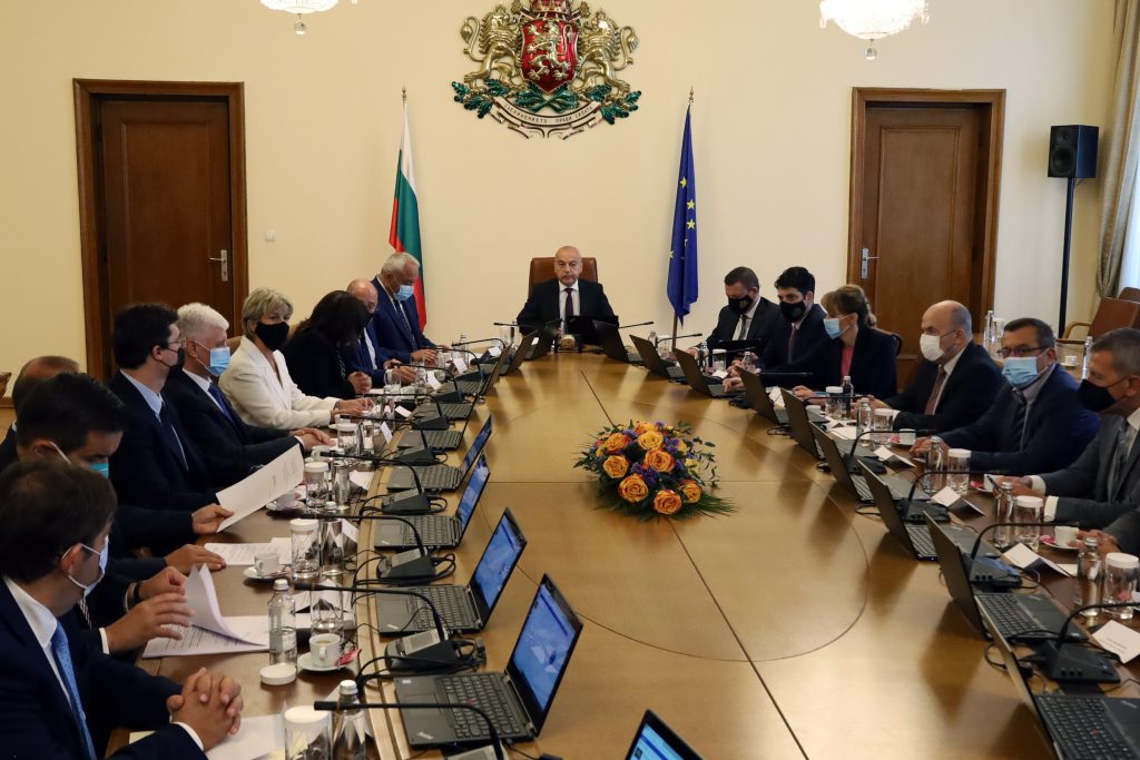 Очаква се МС да внесе в парламента т.нар. удължителен закон за бюджета 1 Министерски съвет Гълъб донев