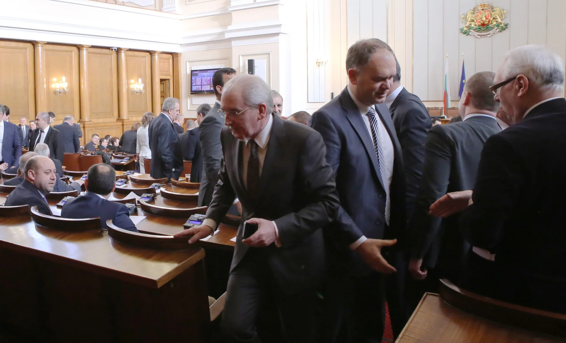 Парламент Лютви Местан Георги Кадиев Велизар Енчев