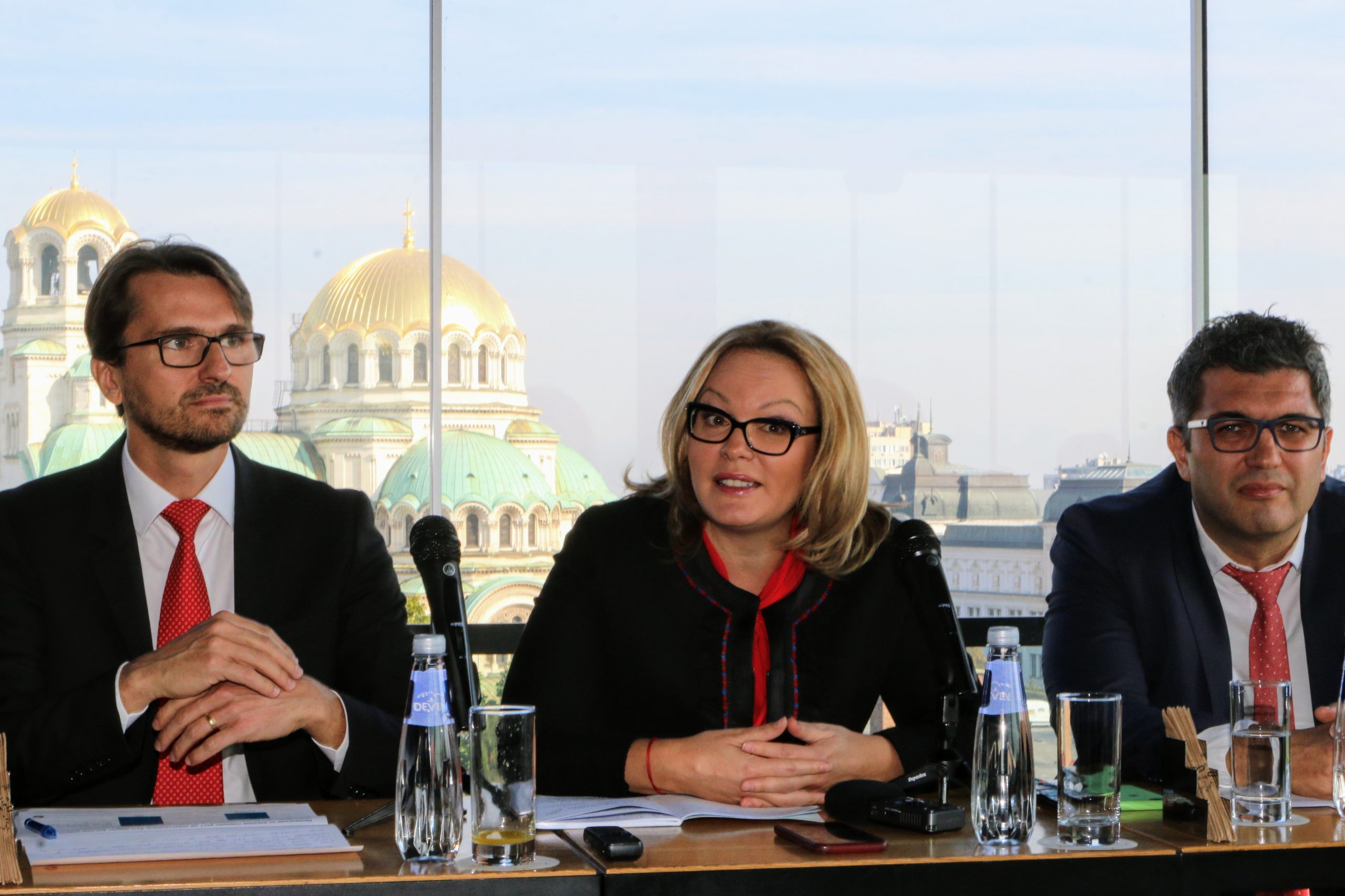УниКредит Булбанк пресконференция Теодора Петкова