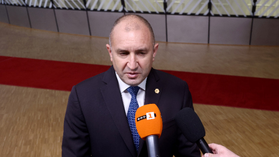Президентът Румен Радев говори пред пресата в началото на срещата на върха на ЕС в Брюксел