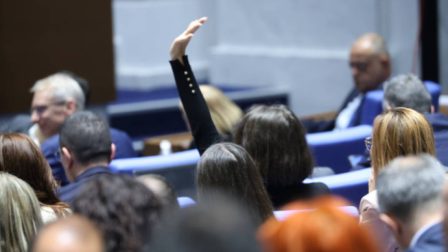 Парламентът прие промени в Закона за климата: Нови квоти, социален фонд и цел за неутралност до 2050 година