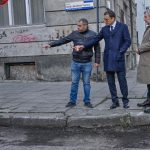 Кметът на София Васил Терзиев и кметът на район "Оборище" Георги Кузмов са направили оглед на ремонтирани обекти след сигнали от жители за забавене.
