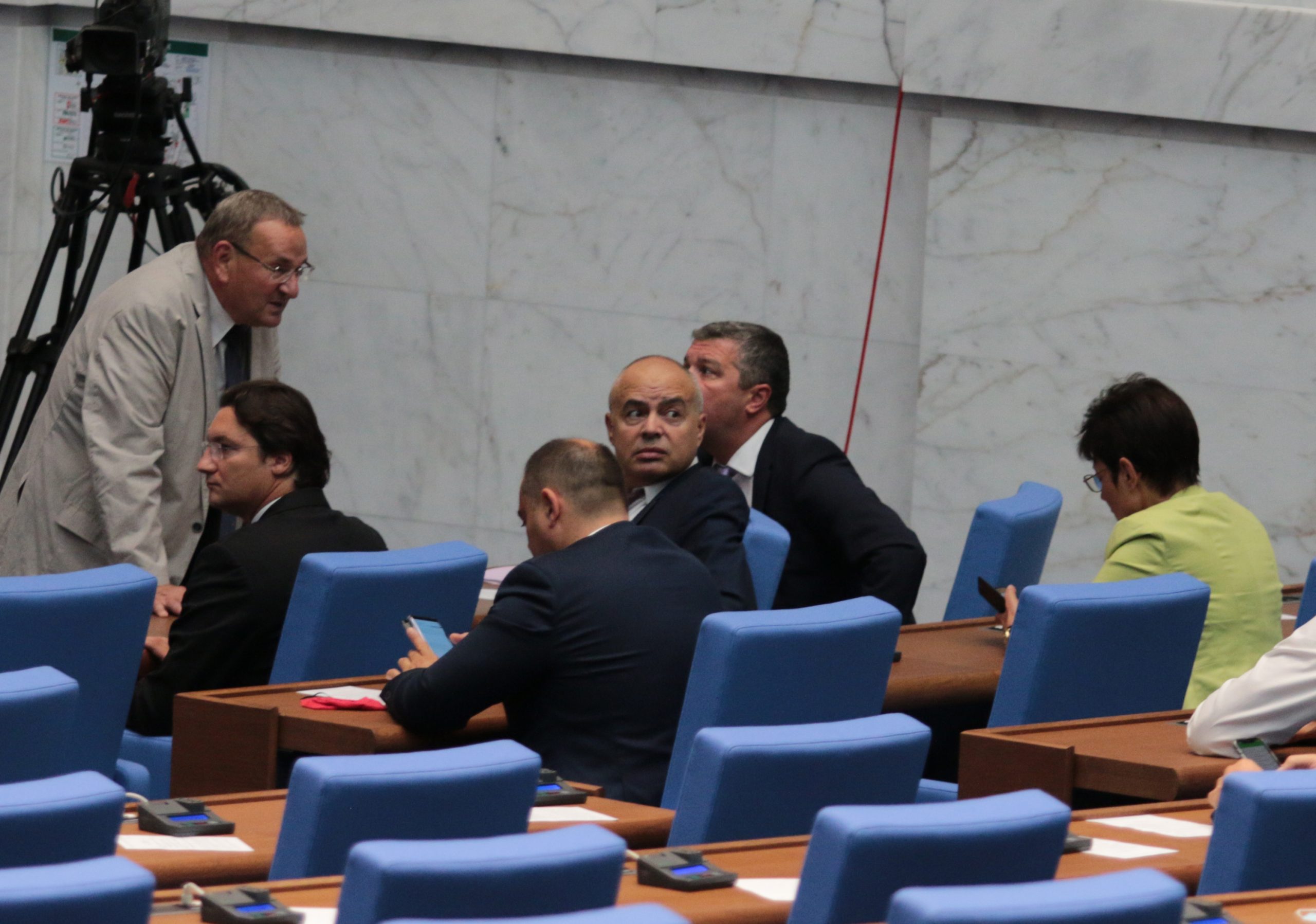 Парламент депутати
