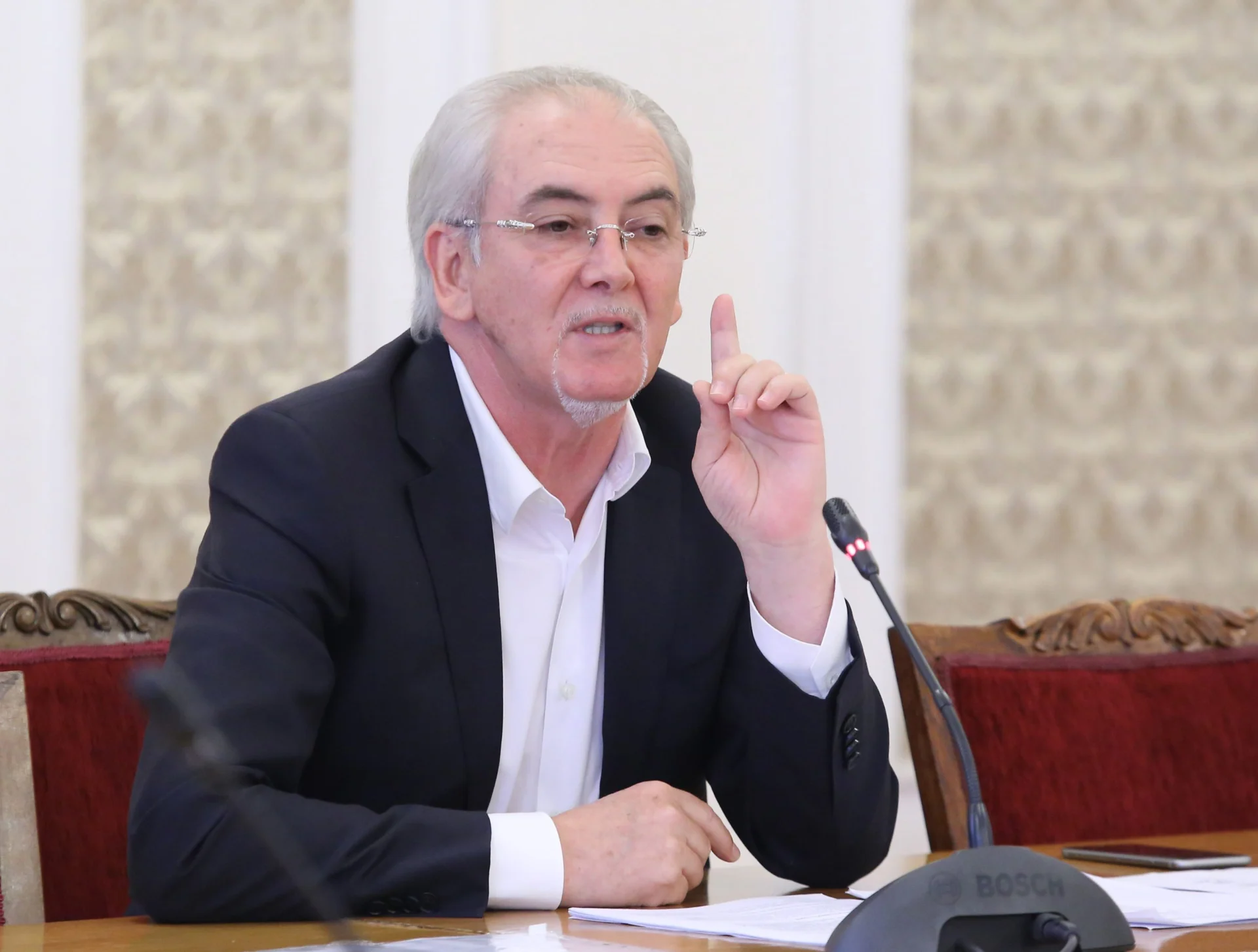 Парламент ДОСТ - Лютви Местан