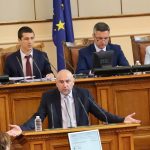 Парламент държавен бюджет Любомир Каримански