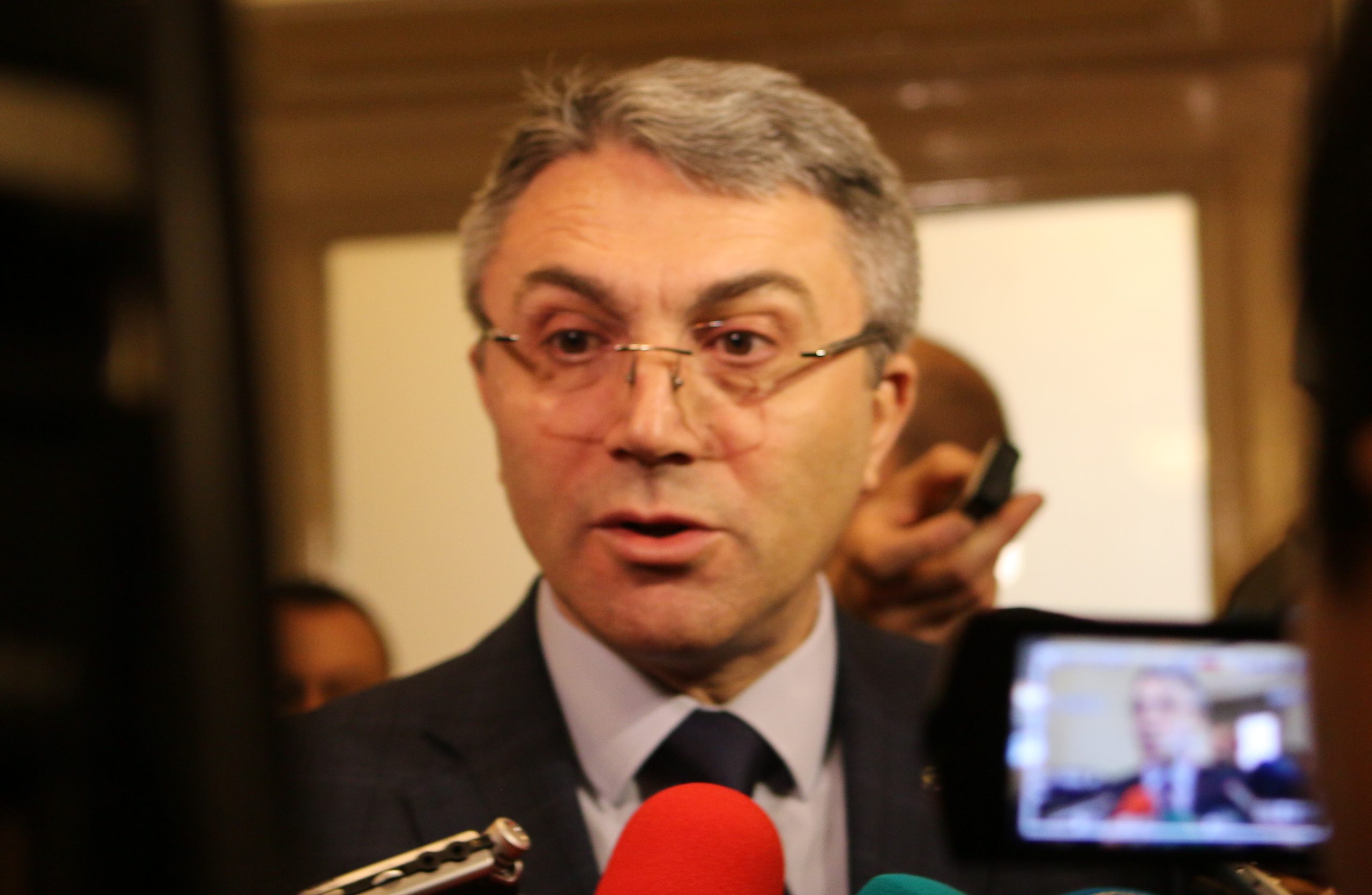 Парламент Мустафа карадайъ