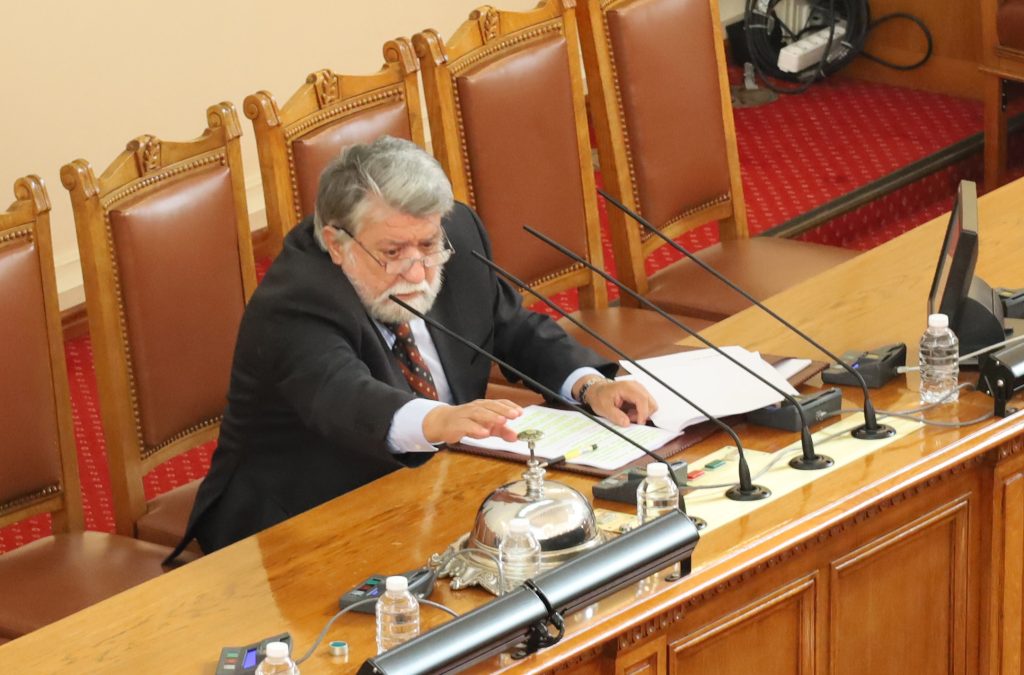 Парламентът с извънредно заседание на 20 декември 4 Откриване на 48 Народно събрание Парламент Вежди Рашидов