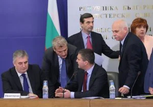 Министерски съвет се проведе заседание на Националния съвет за тристранно сътрудничество Бюджет 2016 Ивайло Калфин Петър Москов Владислав Горанов Димитър Манолов