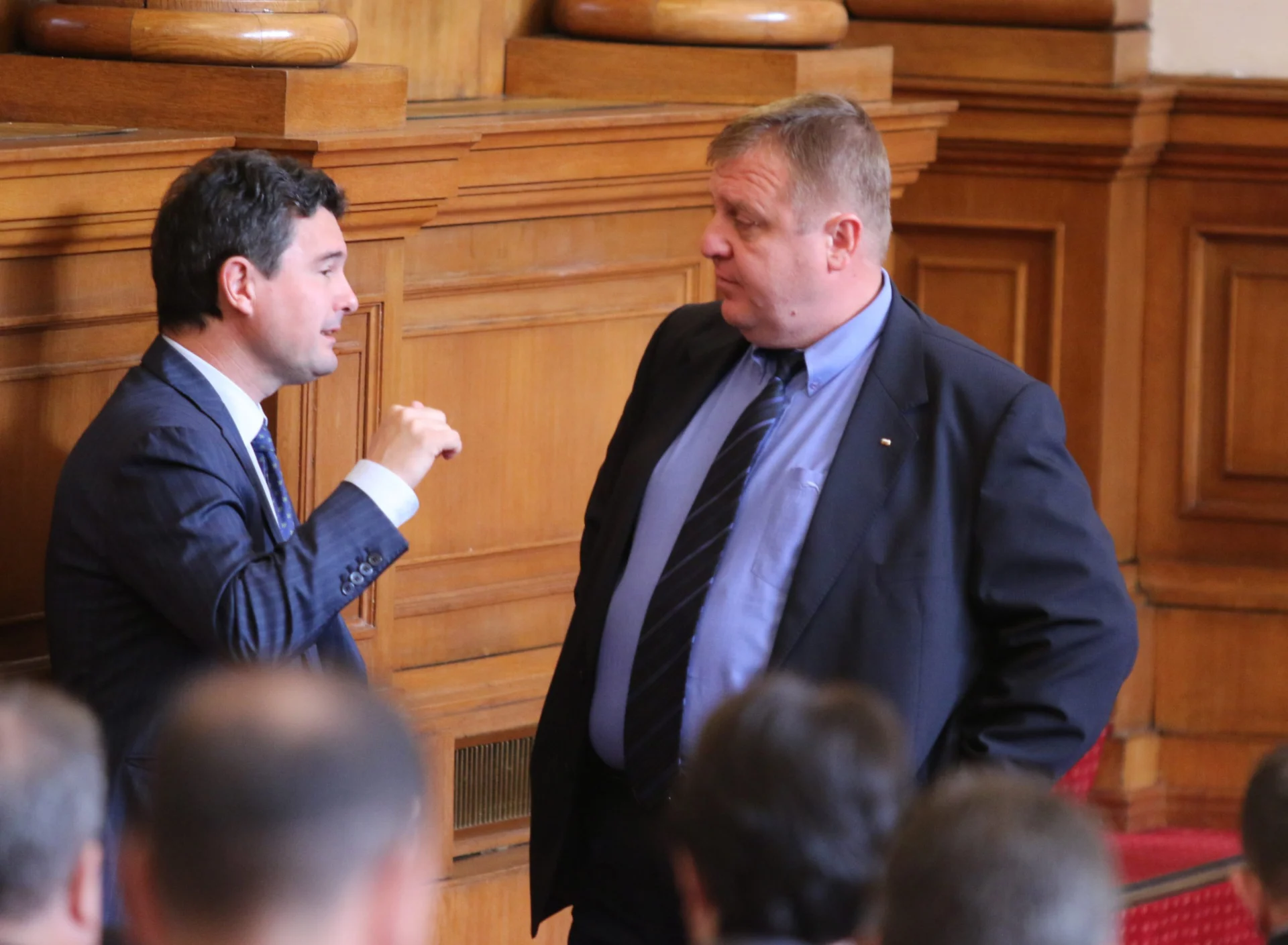 Парламент обсъждане на промените в Конституцията на първо четене Найден Зеленогорски Красимир Каракачанов