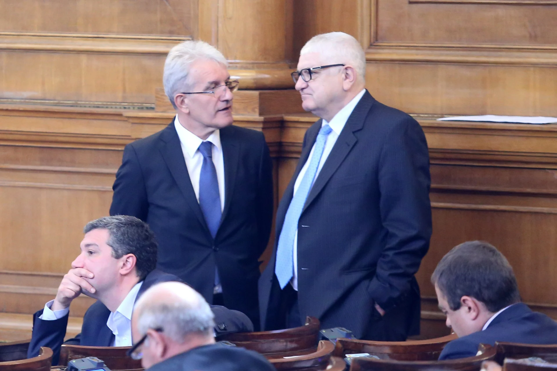 Парламент Драгомир Стойнев