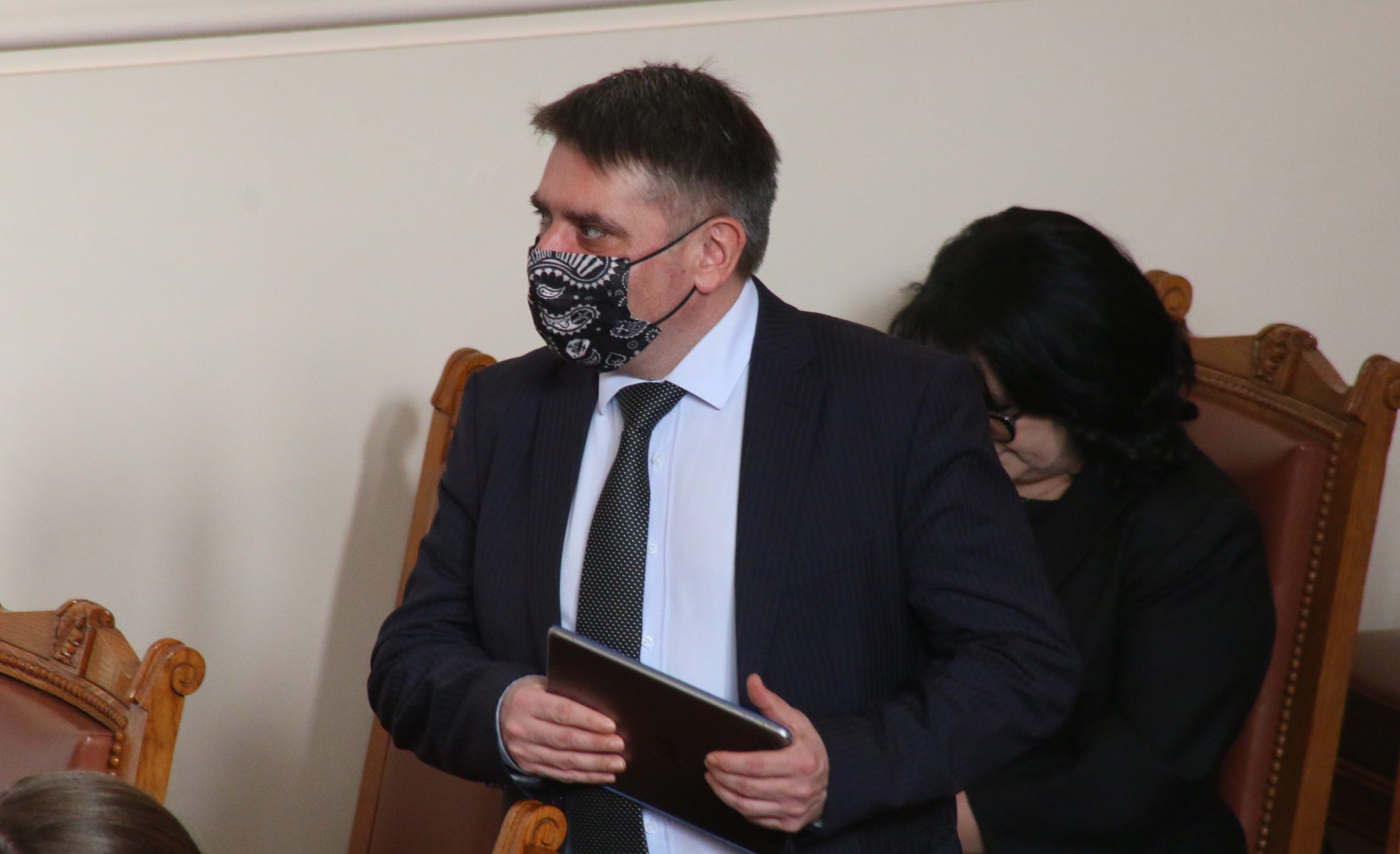Парламент извънредно положение Данаил Кирилов