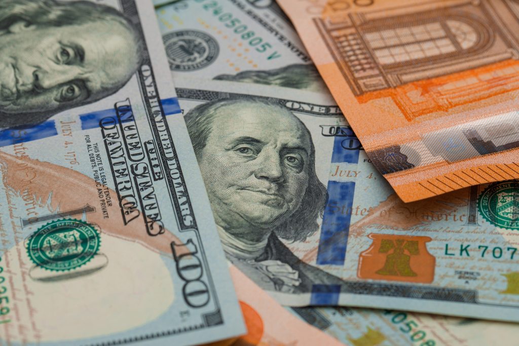 Американците похарчиха рекордните 9 млрд. щ.д. за пазаруване в Черния петък 10 Пари