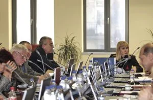 Правосъдният министър Диана Ковачева ще събира предложения за преуреждане на кариерните бонуси.
