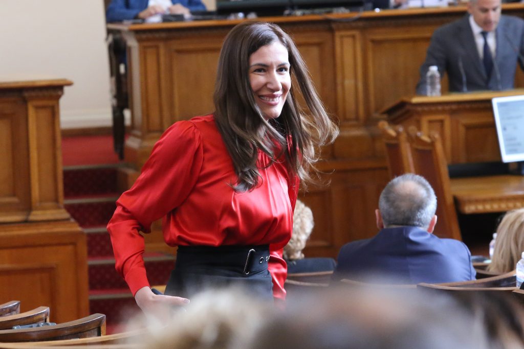 Николина Ангелкова аут от листите на ГЕРБ за изборите 2 Парламент Николина Ангелкова