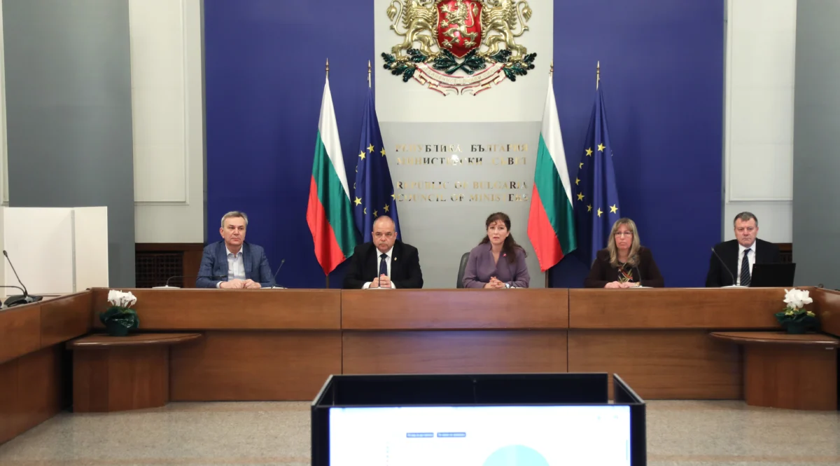 „Край на тъмните стаички“: Общо 10 897 паравани за гласуване са предоставени на всички общини