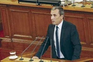 Премиерът Пламен Орешарски ще разчита законопроектите на кабинета му да бъдат предварително изпитани.