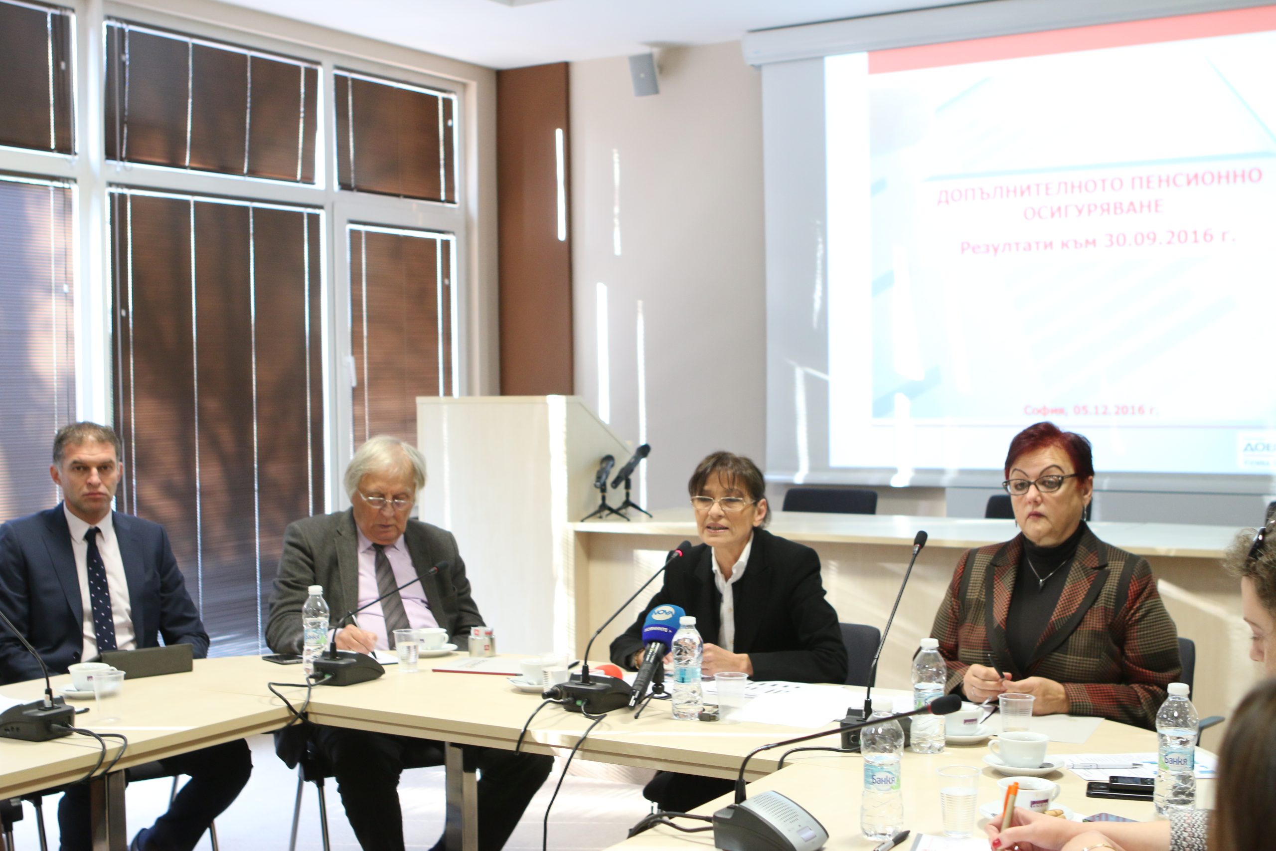 Пресконференция  ПОК Доверие пенсионни фондове Мирослав Маринов Никола Абаджиев Даниела Петкова София Христова