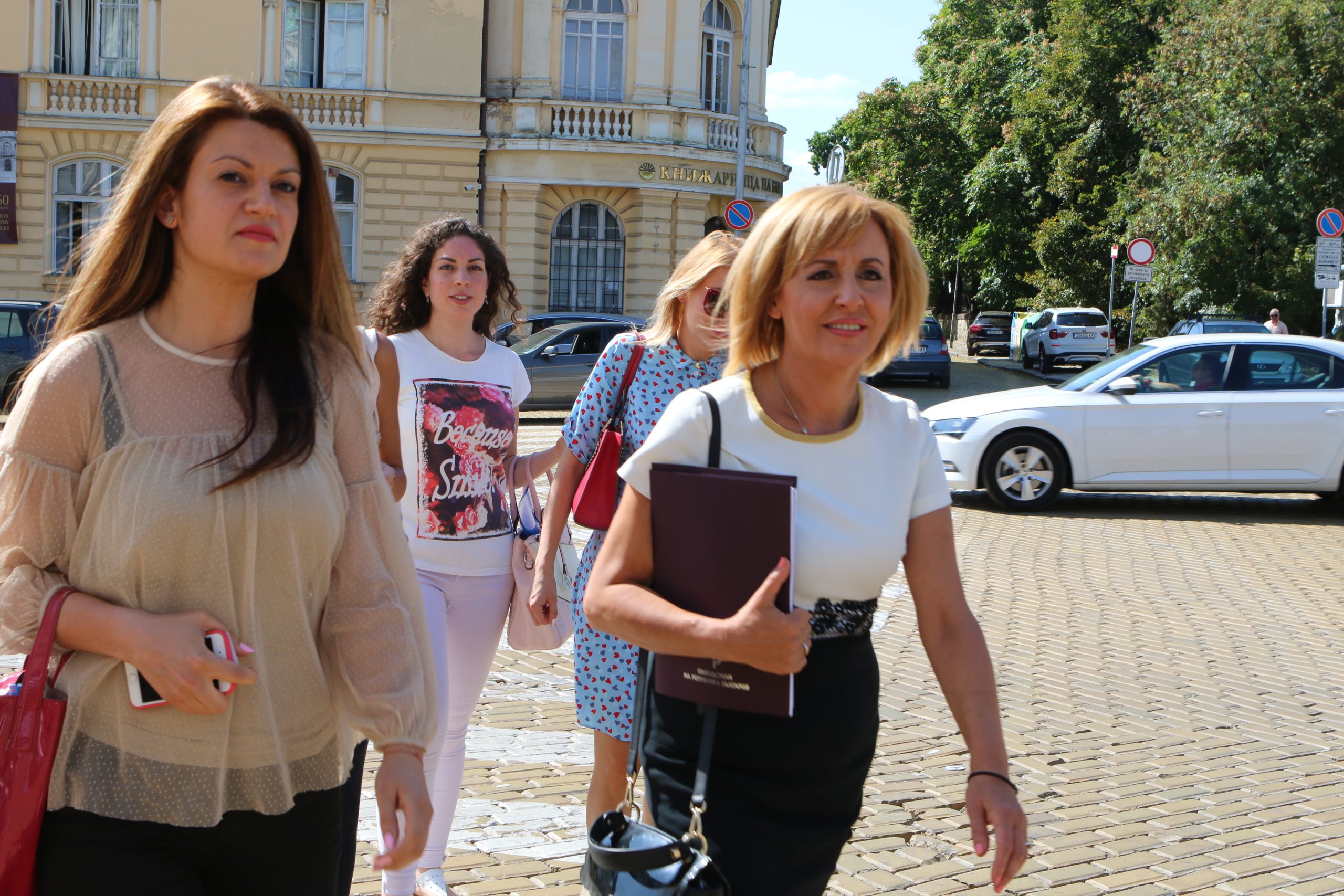 Мая Манолова подава оставка