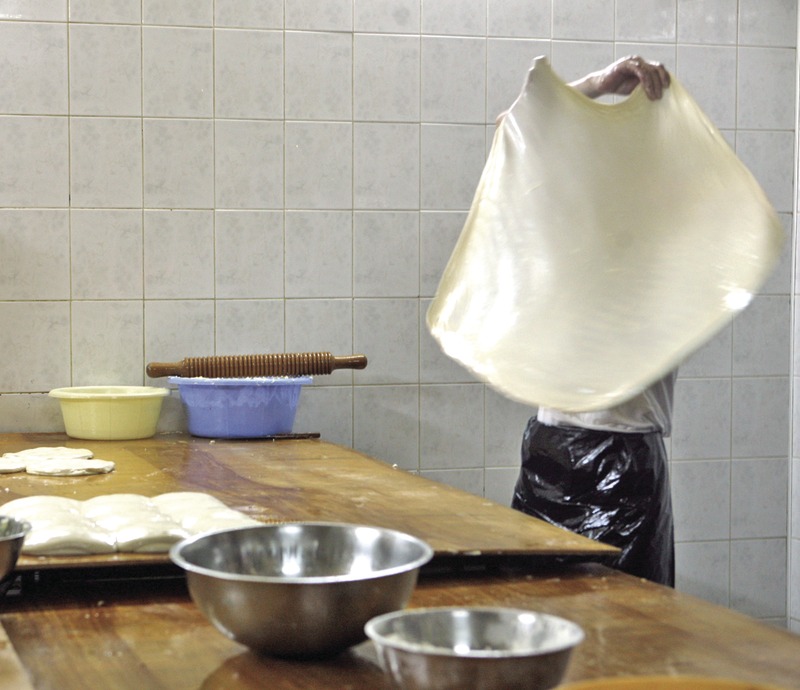 Според представители на бранша на хлебарите над 80% от продукцията се прави "под прикритие".