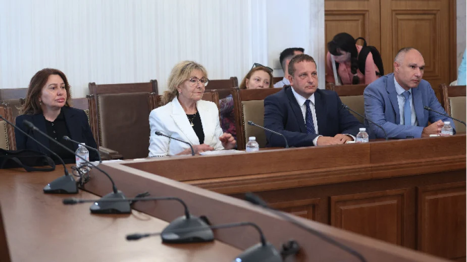 Над пет часа специалната Номинационна комисия изслушваше четиримата кандидати за КПК