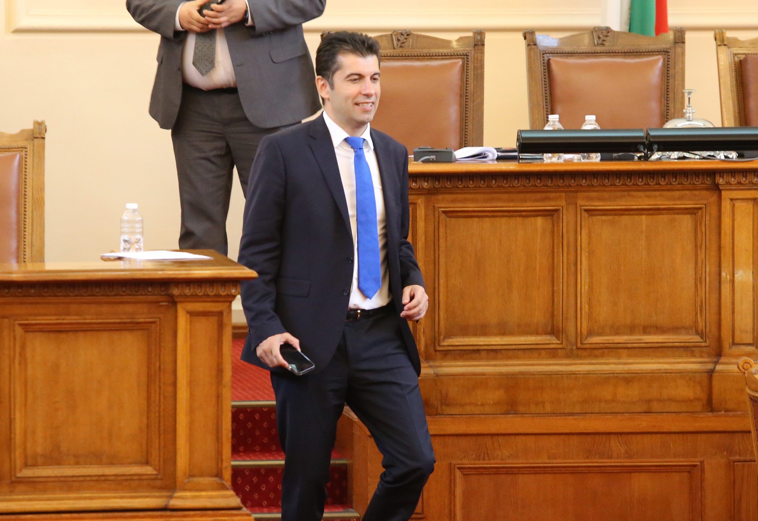 Парламент вот на недоверие към кабинета на Кирил Петков
