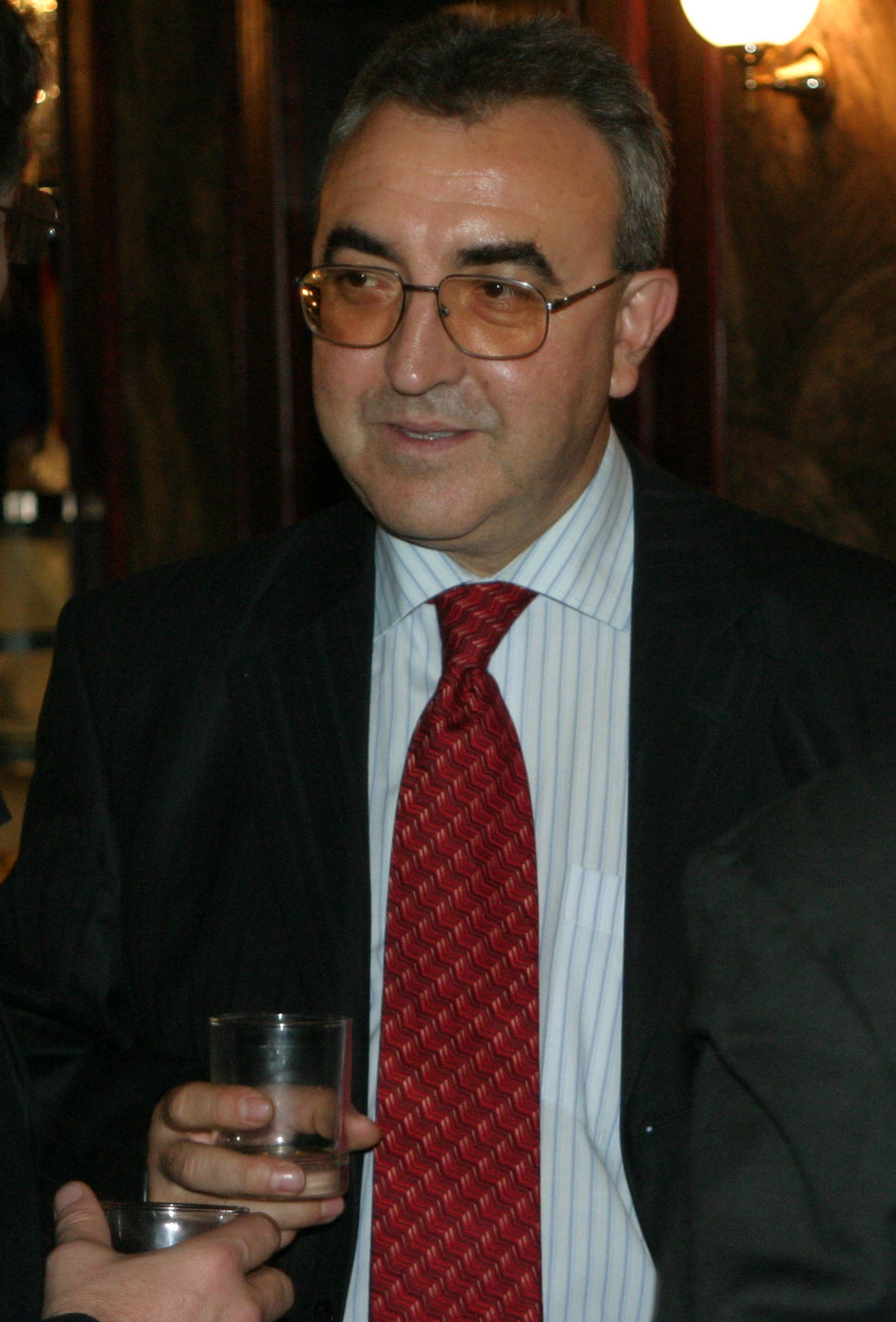 Награди "Банкер на годината" 2006Алексей Цветанов  - изп. дир. на Асет банк