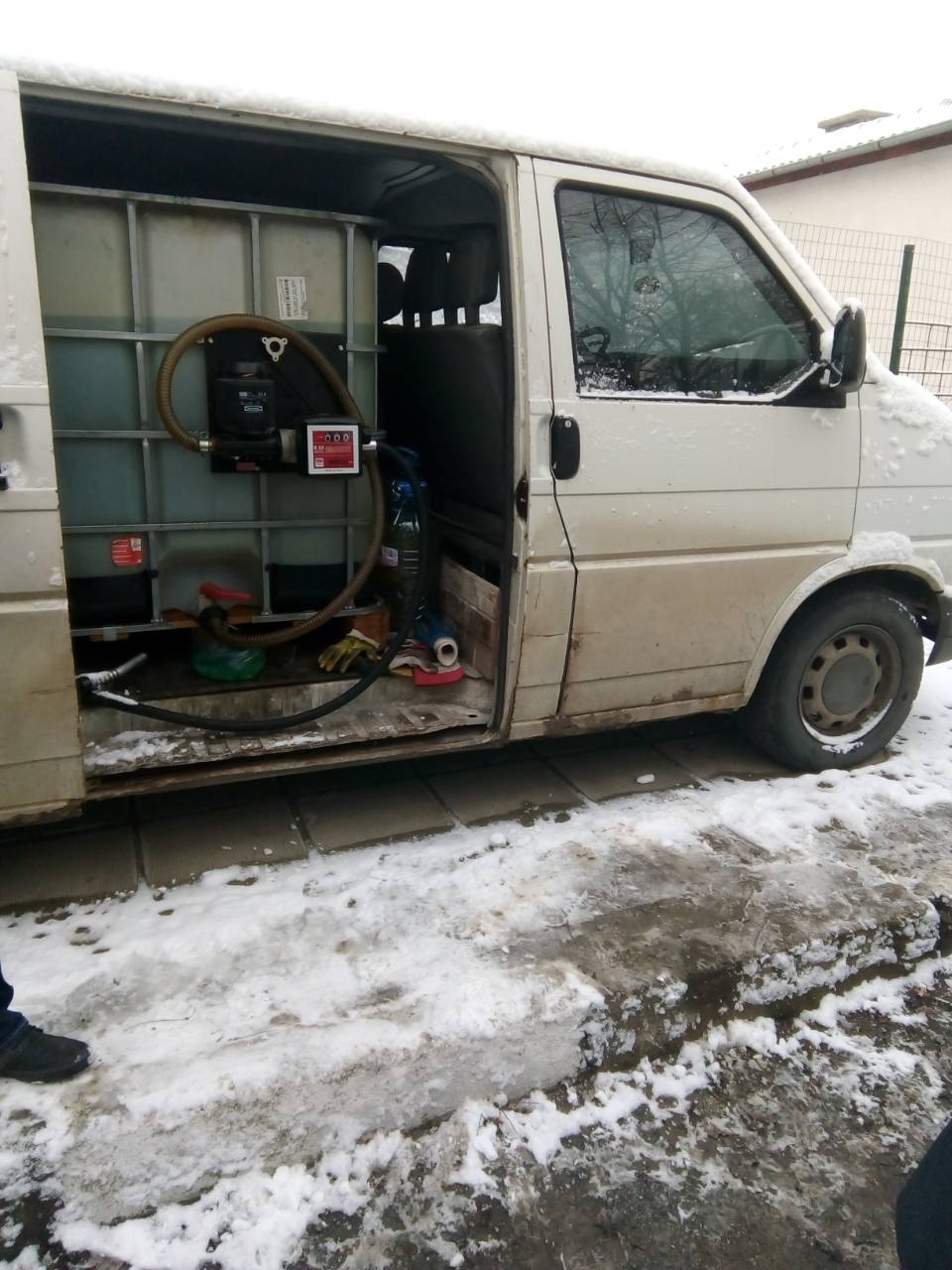нелегална бензиностанция