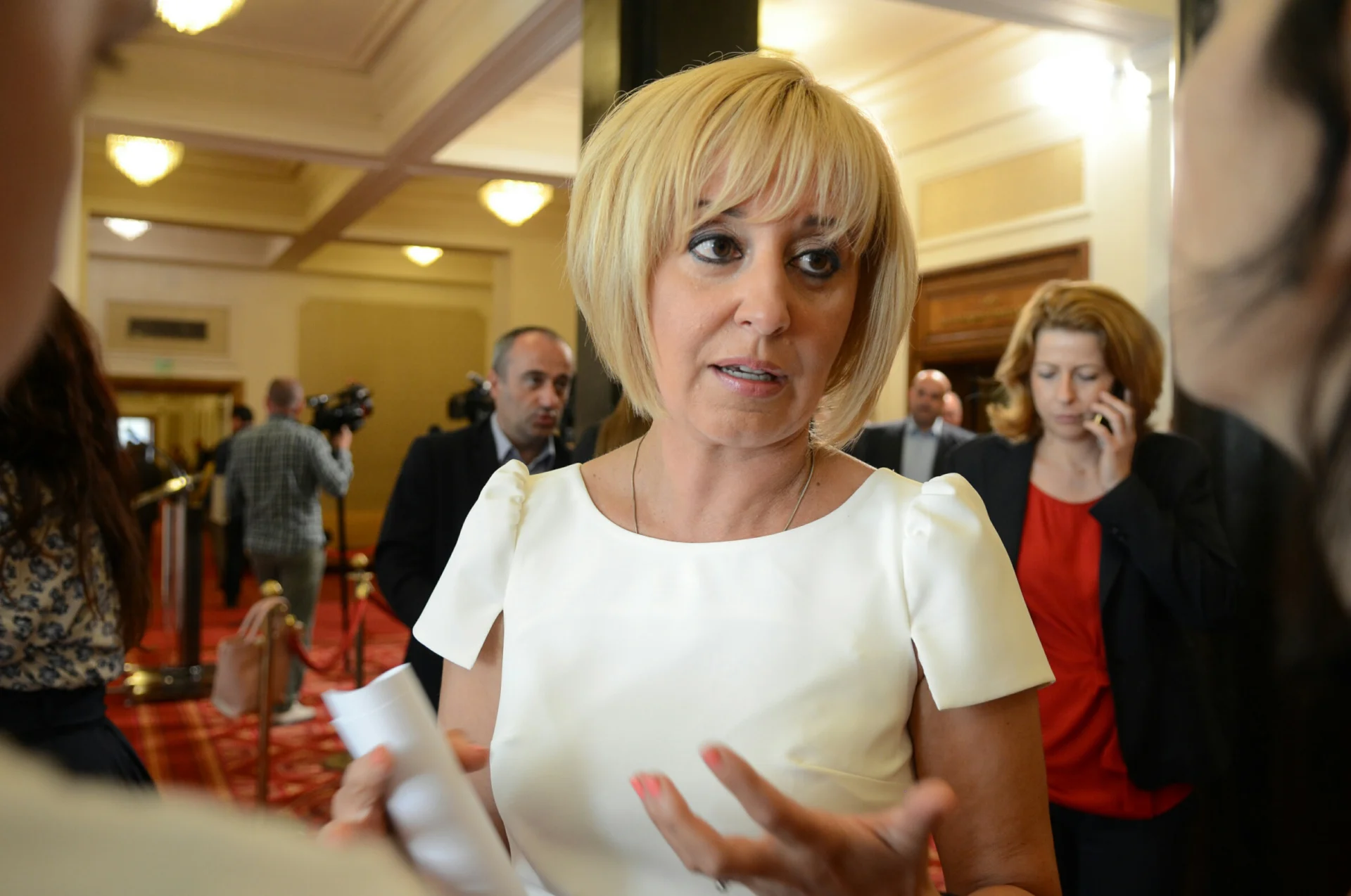 Парламент Мая Манолова