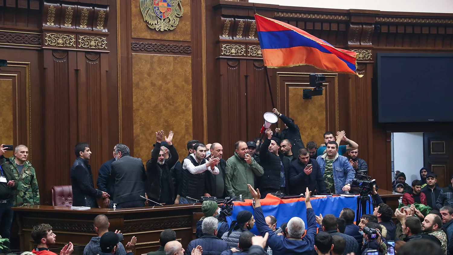 парламент ереван протест безредици армения