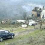 Изтърбушената от гранатите къща на Чакъра.